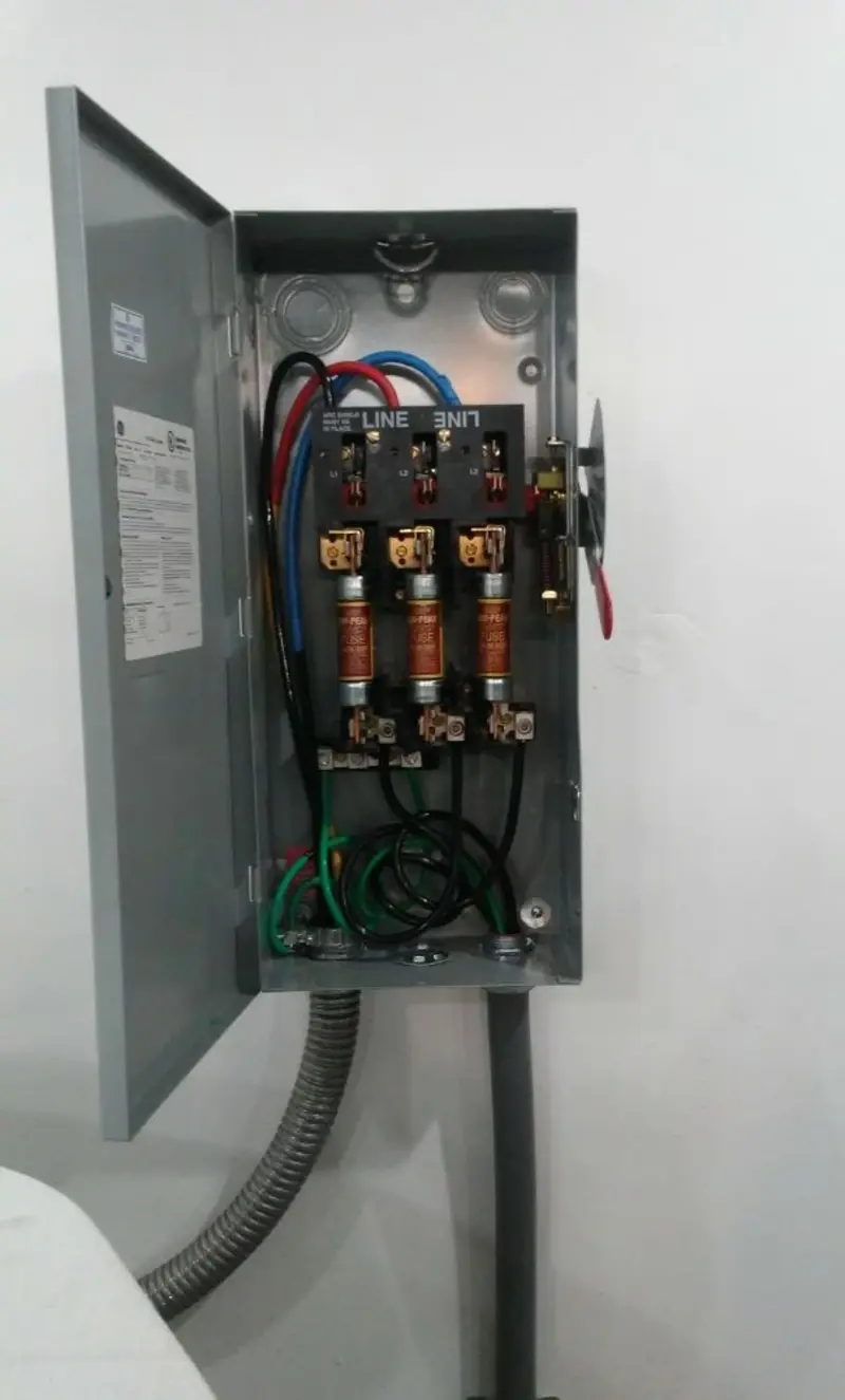 Three-phase disconnect switch installed for Smoke Detector Installation in Perry